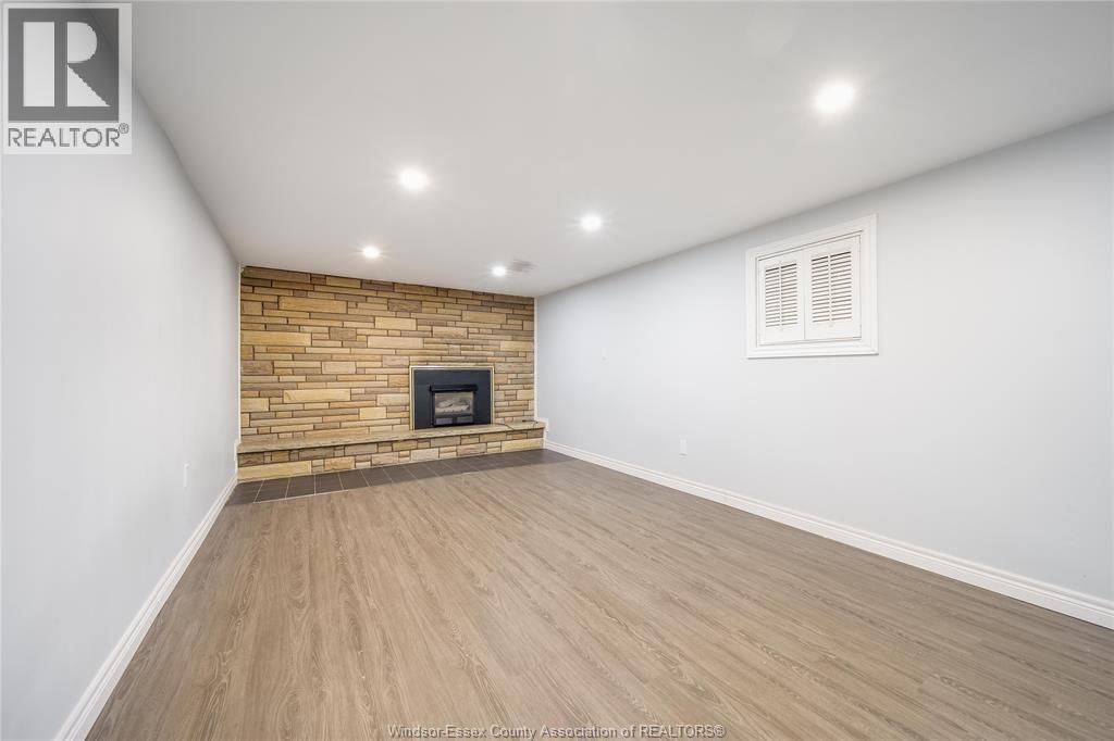 LOWER - 3162 CURRY AVENUE Image 11