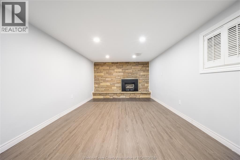 LOWER - 3162 CURRY AVENUE Image 12