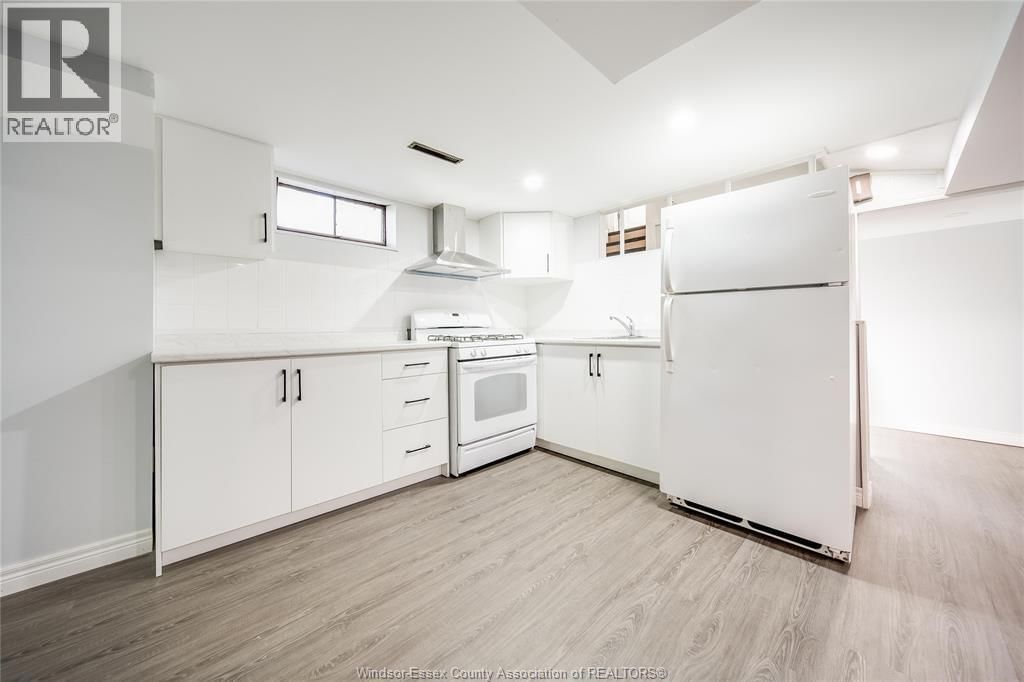 LOWER - 3162 CURRY AVENUE Image 13