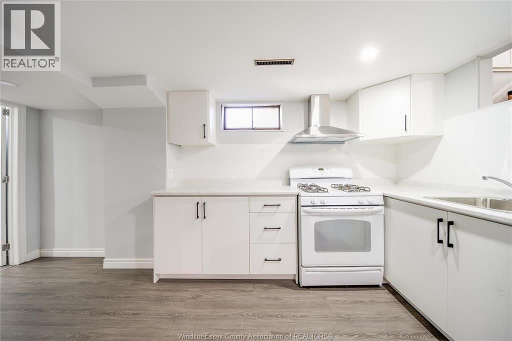 LOWER - 3162 CURRY AVENUE Image 14