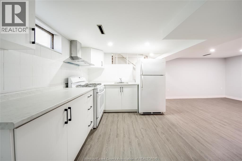 LOWER - 3162 CURRY AVENUE Image 15