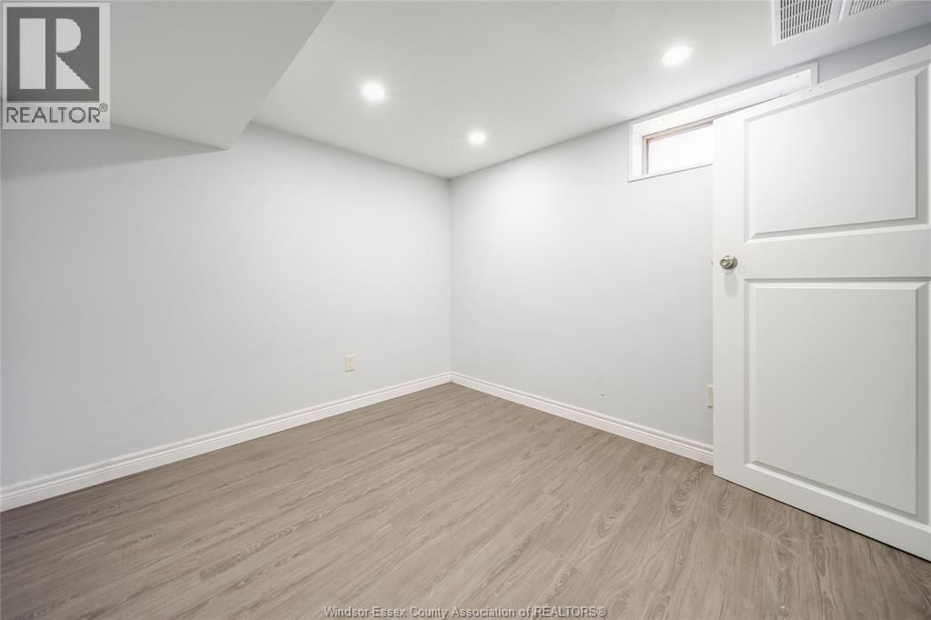 LOWER - 3162 CURRY AVENUE Image 17