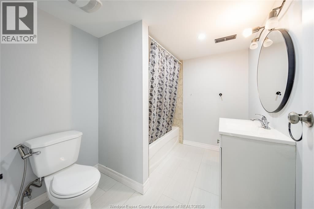 LOWER - 3162 CURRY AVENUE Image 18