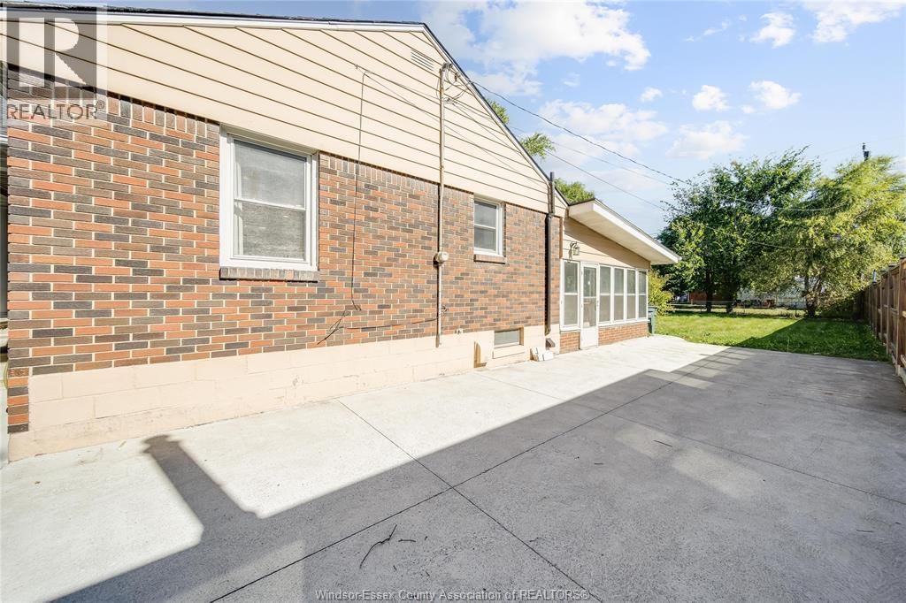 LOWER - 3162 CURRY AVENUE Image 20