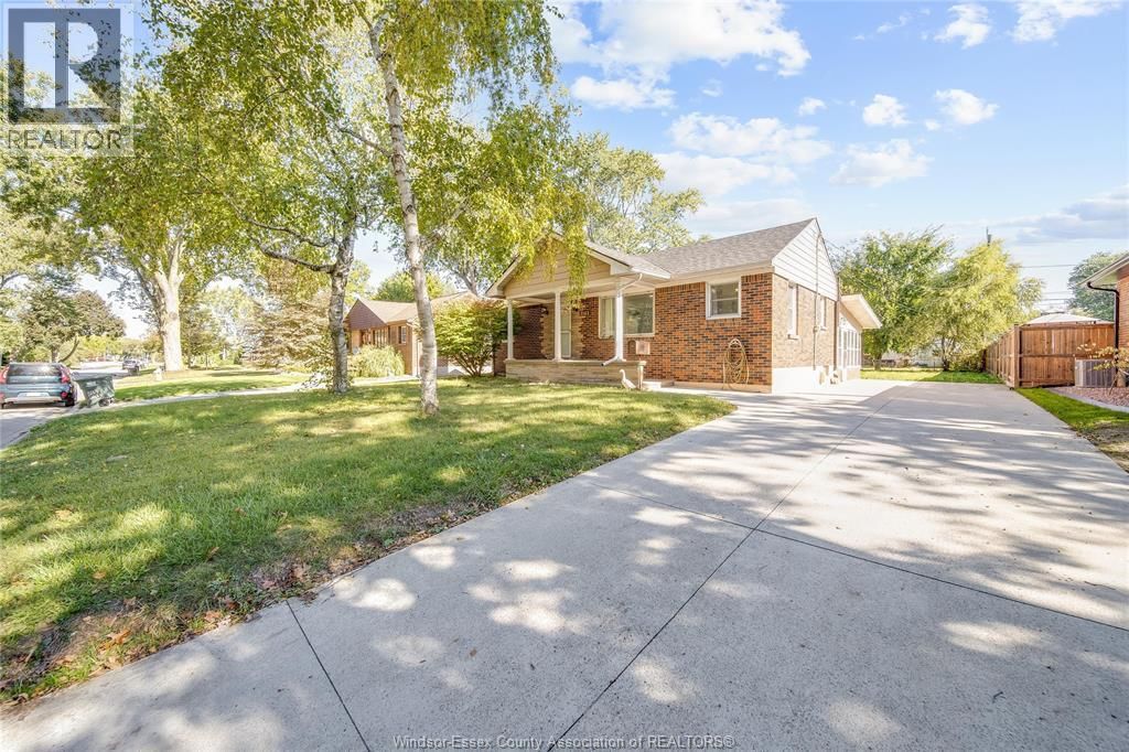 LOWER - 3162 CURRY AVENUE Image 5