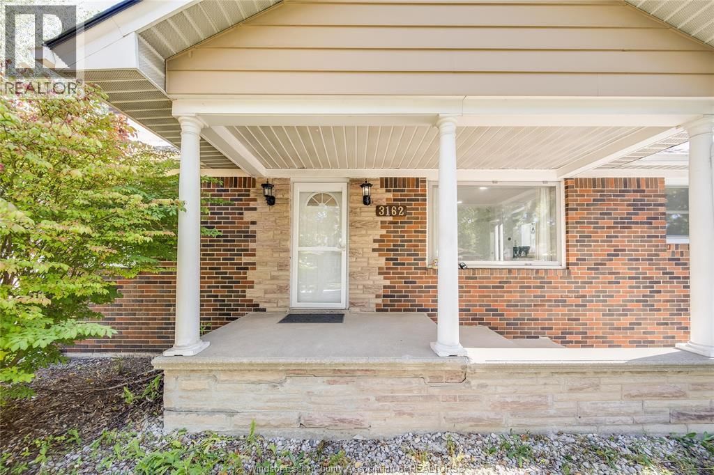 LOWER - 3162 CURRY AVENUE Image 6