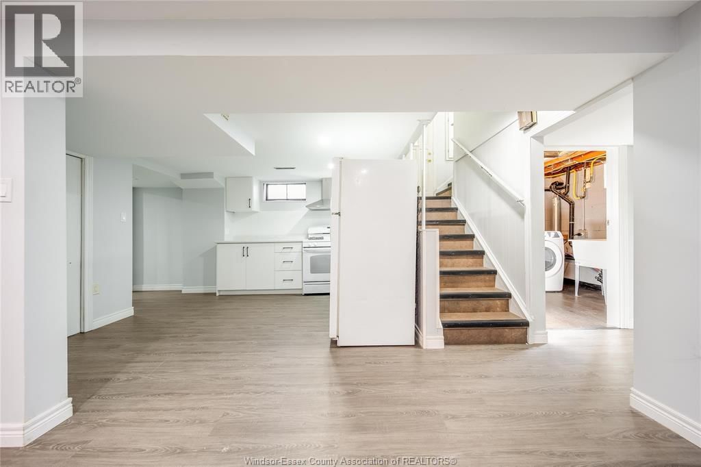 LOWER - 3162 CURRY AVENUE Image 7