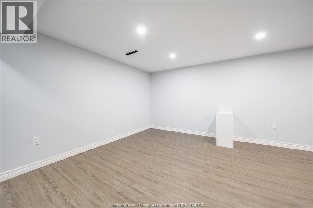 LOWER - 3162 CURRY AVENUE Image 9