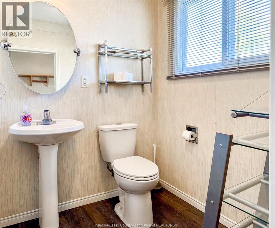 910 MOY AVENUE Image 12