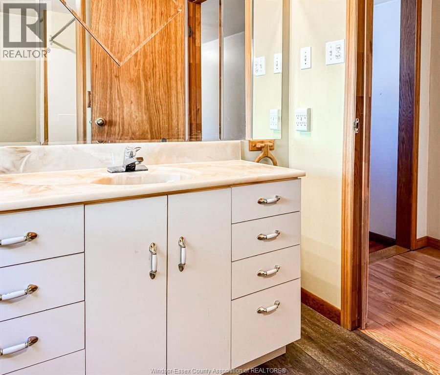 910 MOY AVENUE Image 17