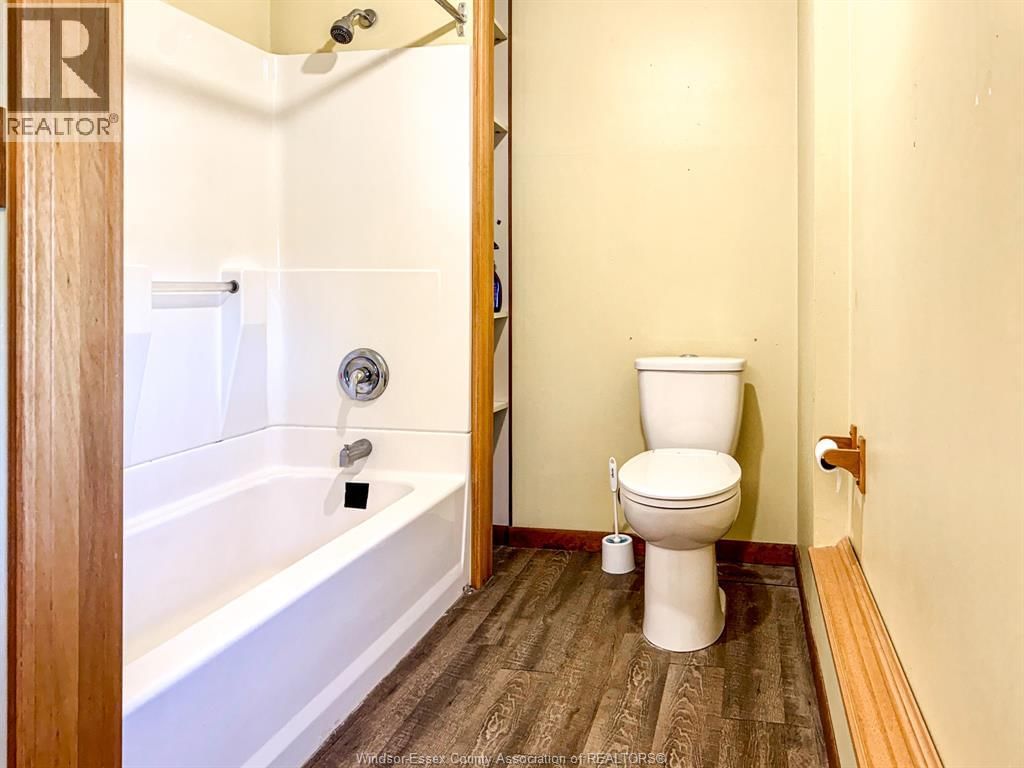 910 MOY AVENUE Image 18