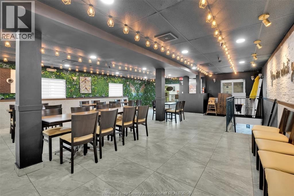 1011 WYANDOTTE WEST Image 10