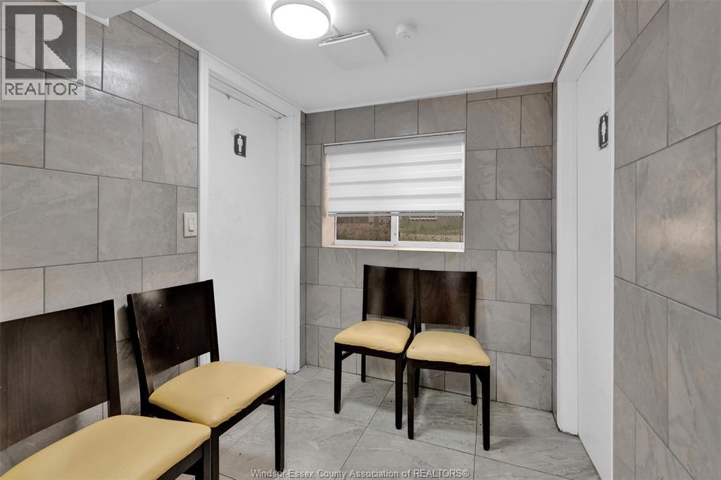 1011 WYANDOTTE WEST Image 18