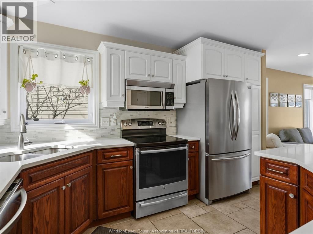 284 DONALD CRESCENT Image 12