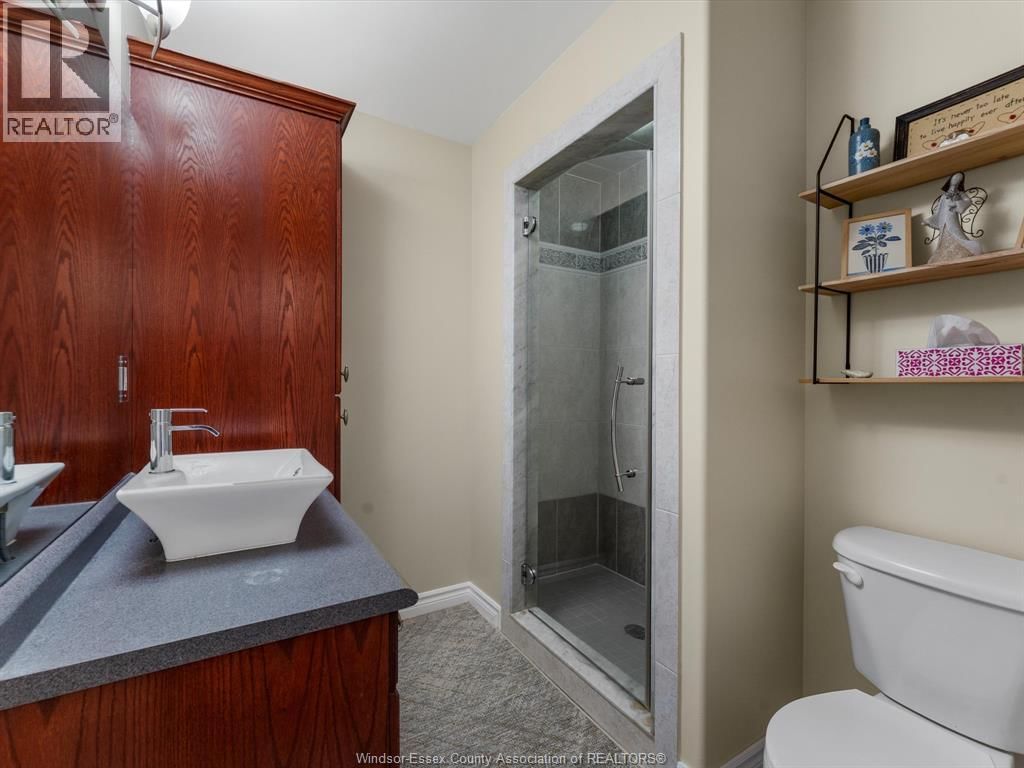 284 DONALD CRESCENT Image 21