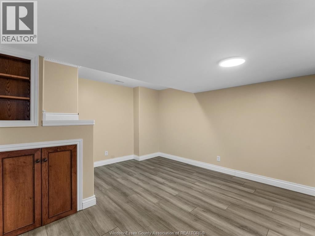 284 DONALD CRESCENT Image 36