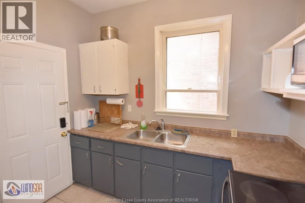 1453-55 WYANDOTTE STREET EAST Image 10