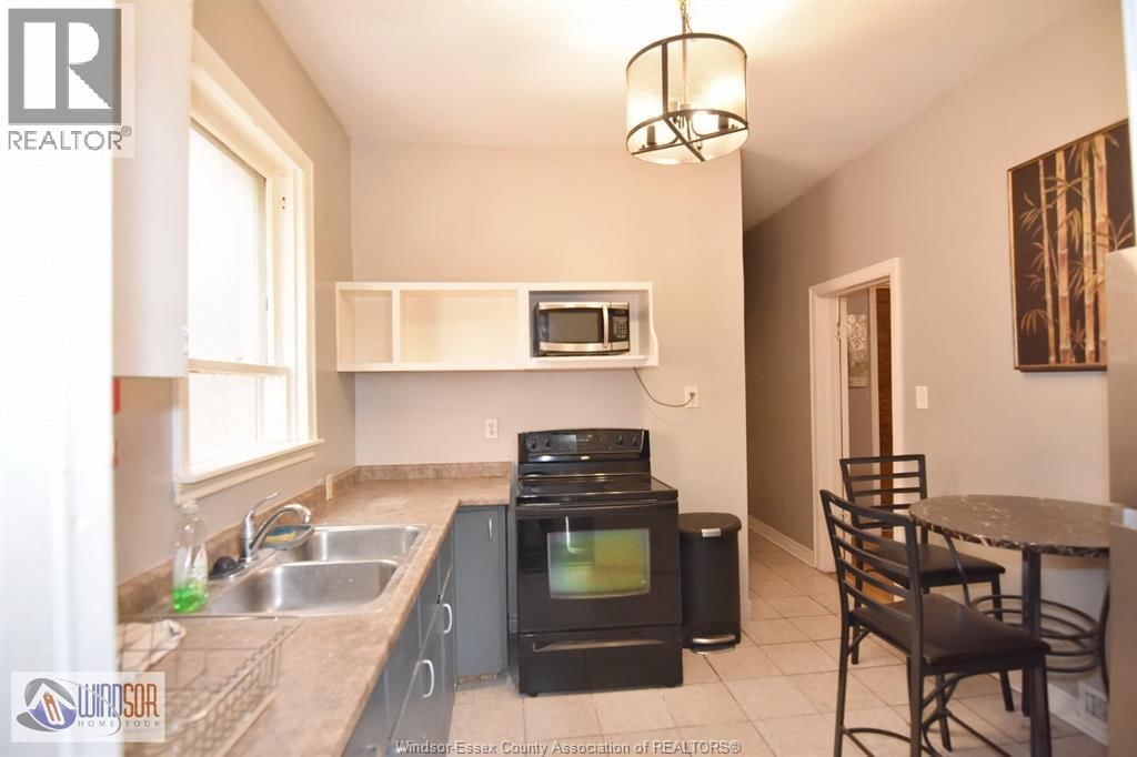 1453-55 WYANDOTTE STREET EAST Image 11