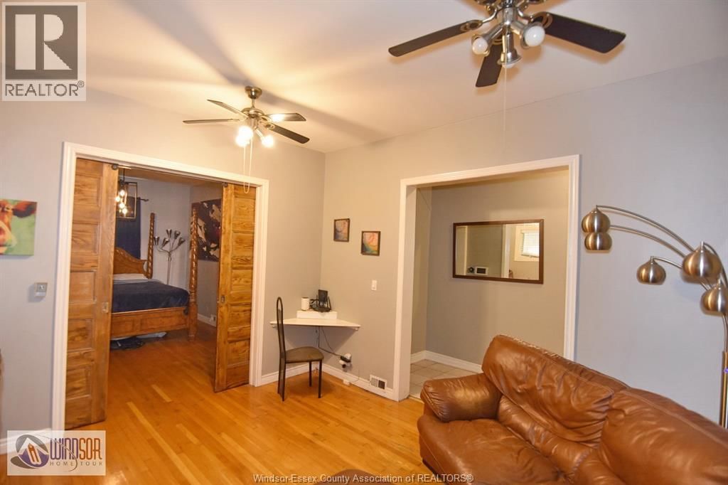 1453-55 WYANDOTTE STREET EAST Image 12