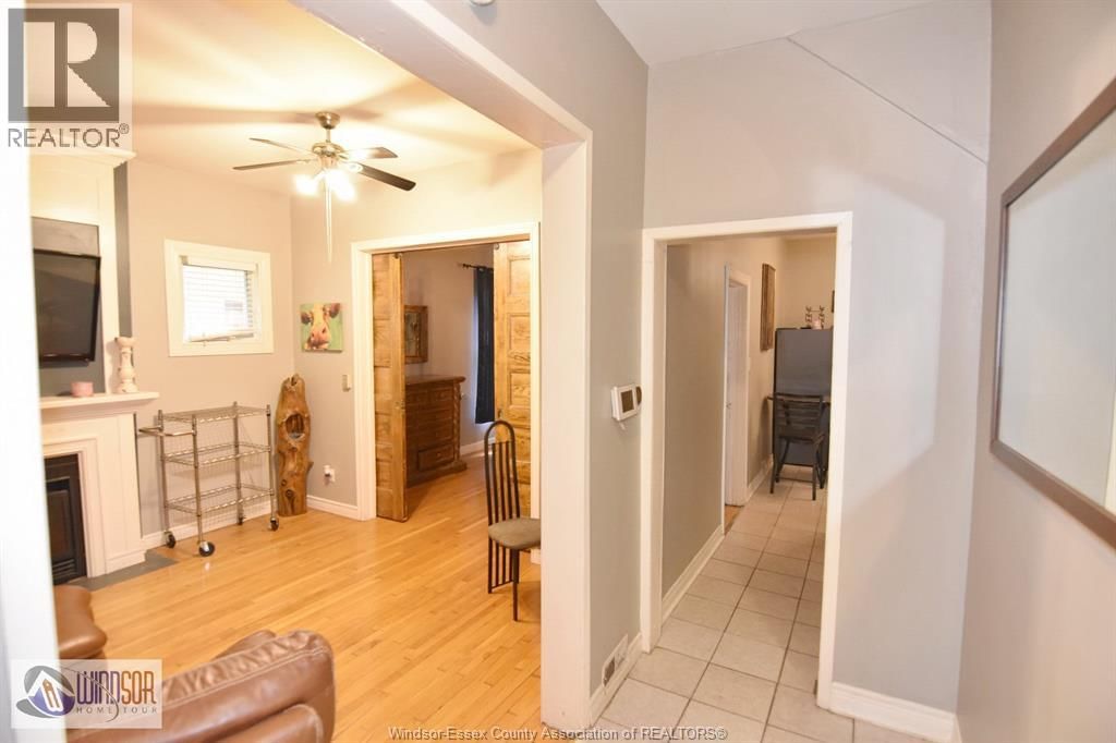 1453-55 WYANDOTTE STREET EAST Image 14