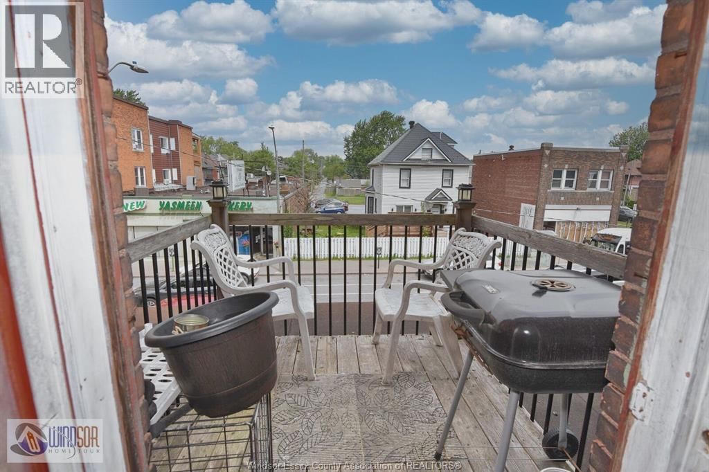 1453-55 WYANDOTTE STREET EAST Image 18