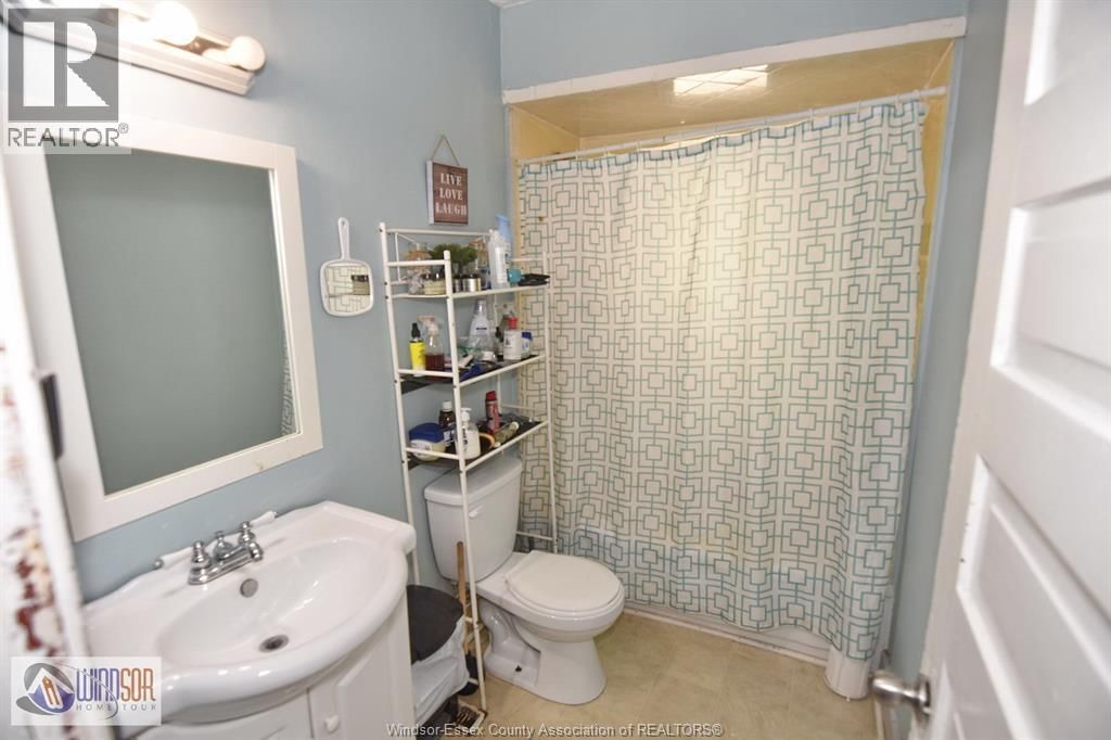 1453-55 WYANDOTTE STREET EAST Image 19