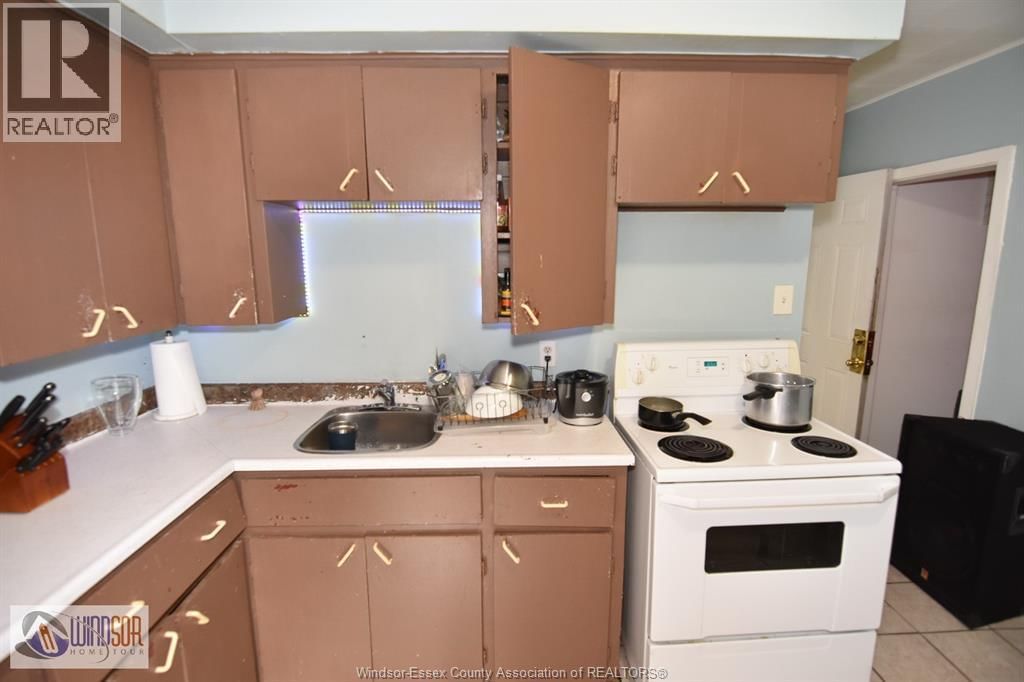 1453-55 WYANDOTTE STREET EAST Image 20