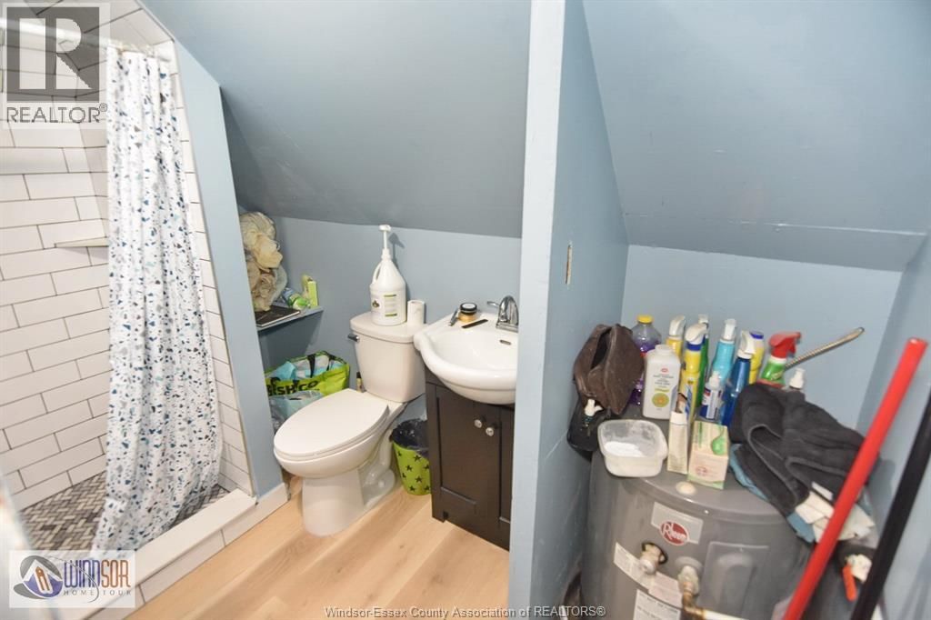 1453-55 WYANDOTTE STREET EAST Image 28