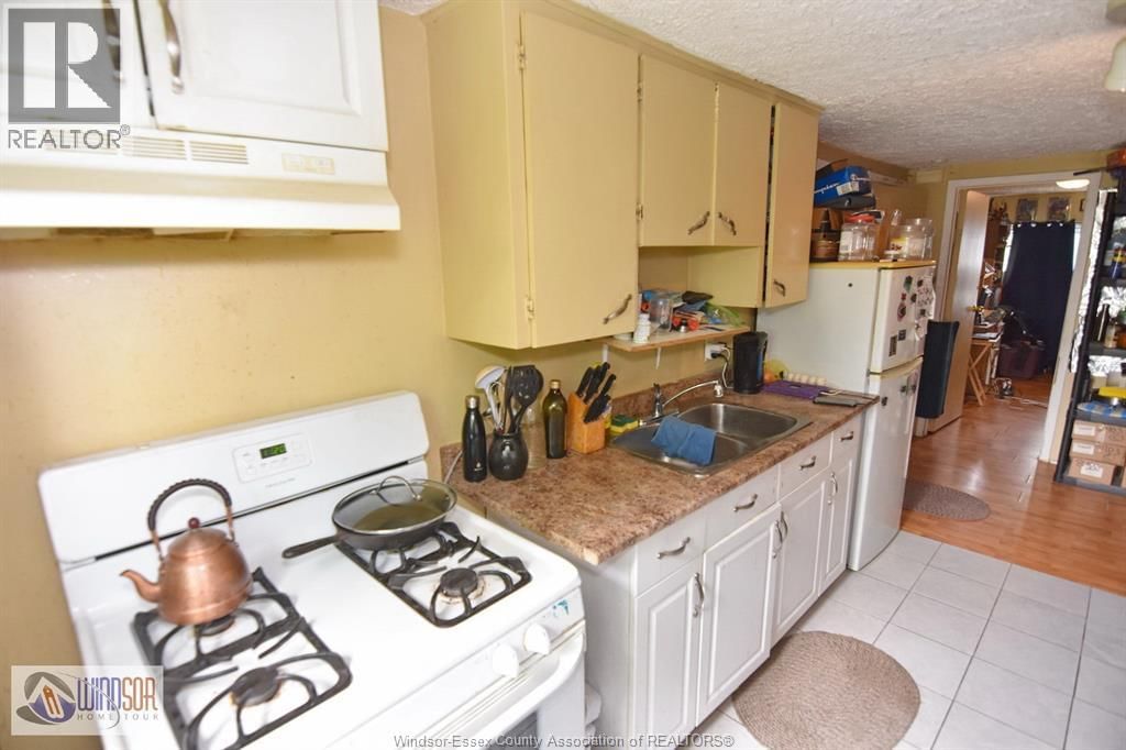 1453-55 WYANDOTTE STREET EAST Image 29