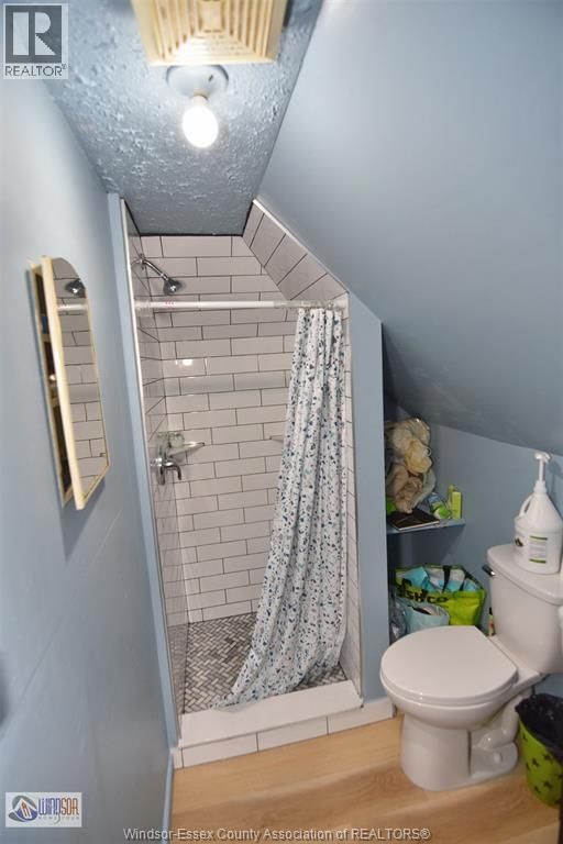 1453-55 WYANDOTTE STREET EAST Image 30