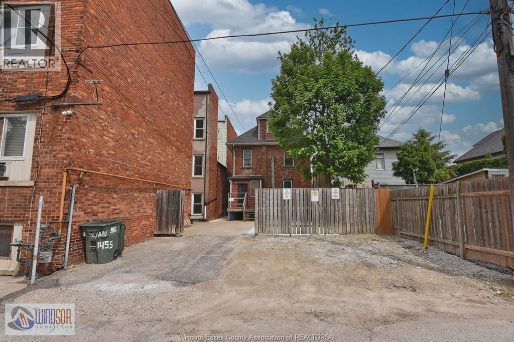 1453-55 WYANDOTTE STREET EAST Image 31