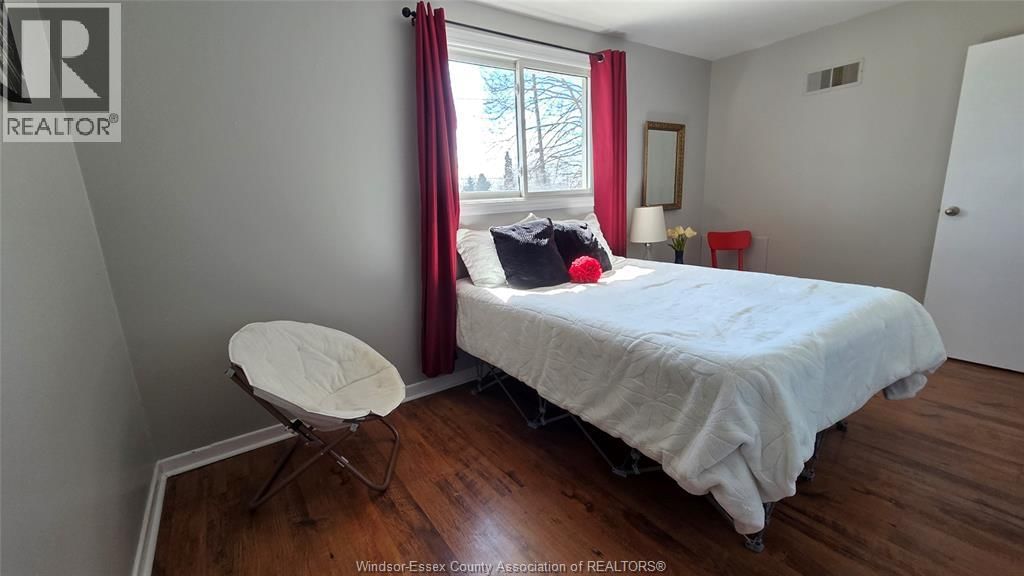 9569 MALDEN ROAD Image 14