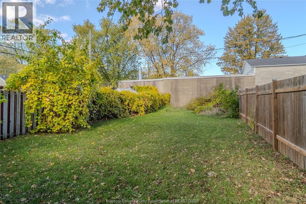 948 TECUMSEH BOULEVARD WEST Image 13