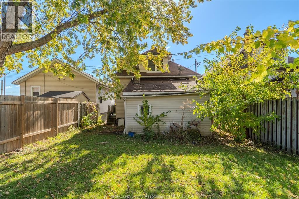 948 TECUMSEH BOULEVARD WEST Image 15