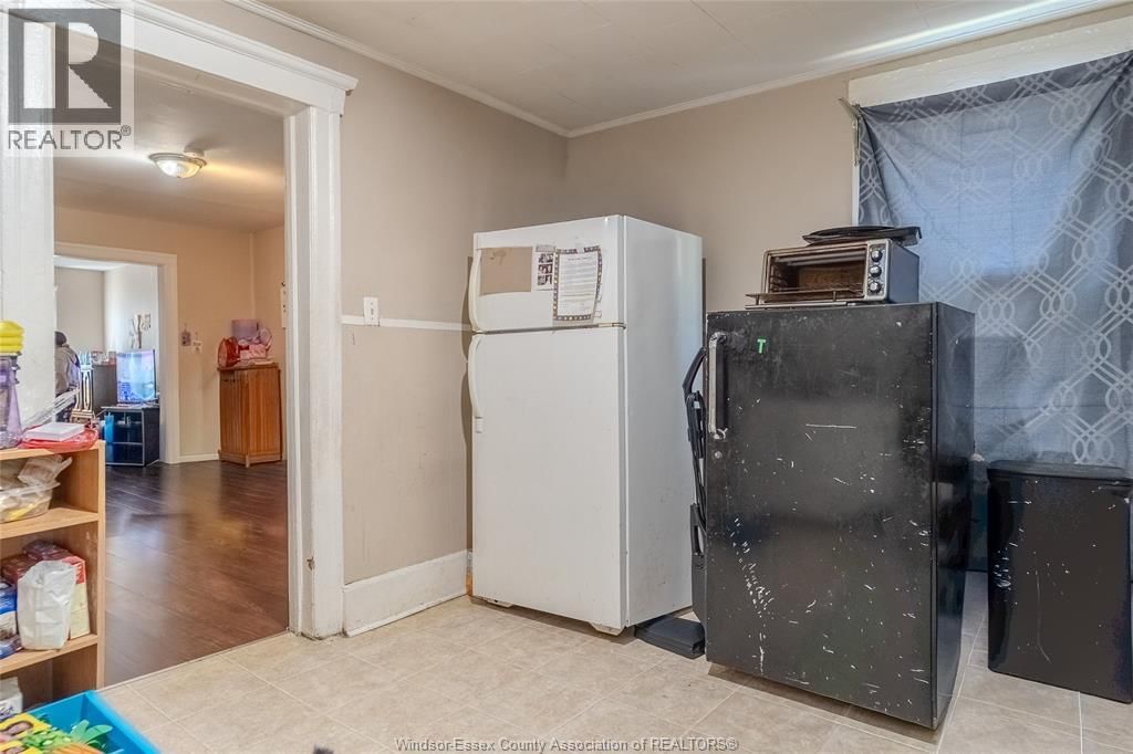 948 TECUMSEH BOULEVARD WEST Image 8