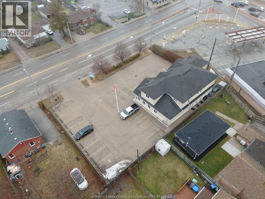 832 LAUZON ROAD Image 46