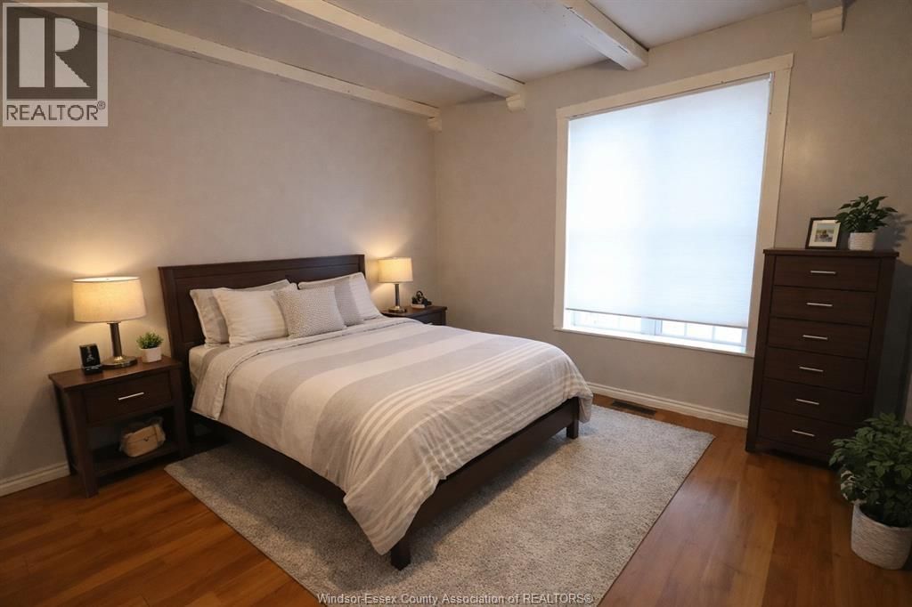 817 CHATHAM STREET EAST Image 11