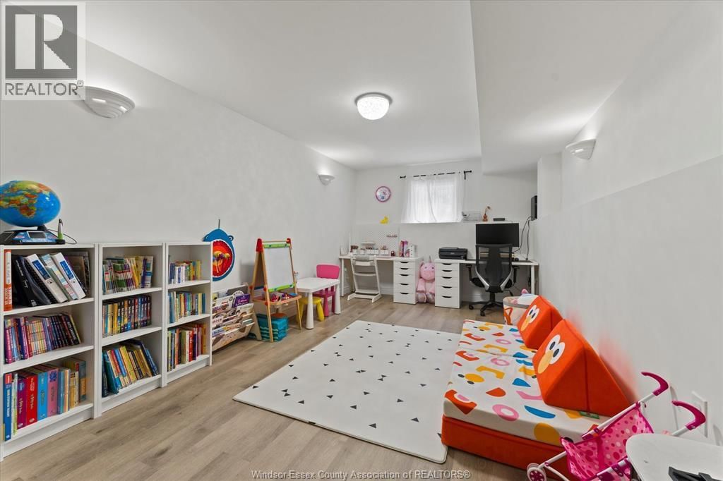 4241 PIONEER AVENUE Image 18