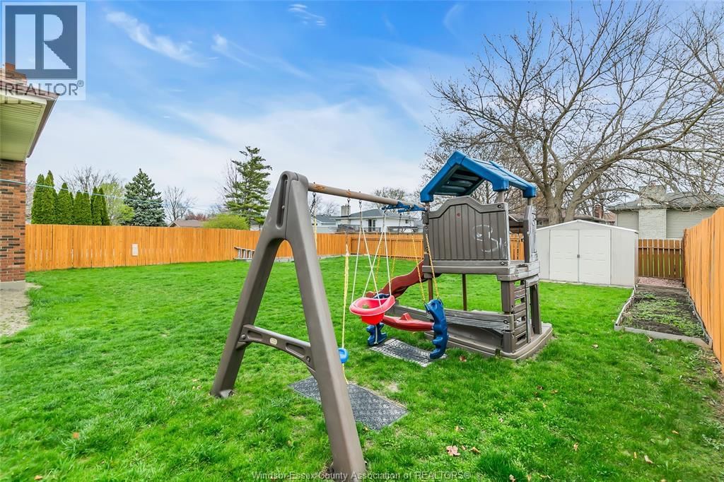 386 WOODRIDGE Image 30