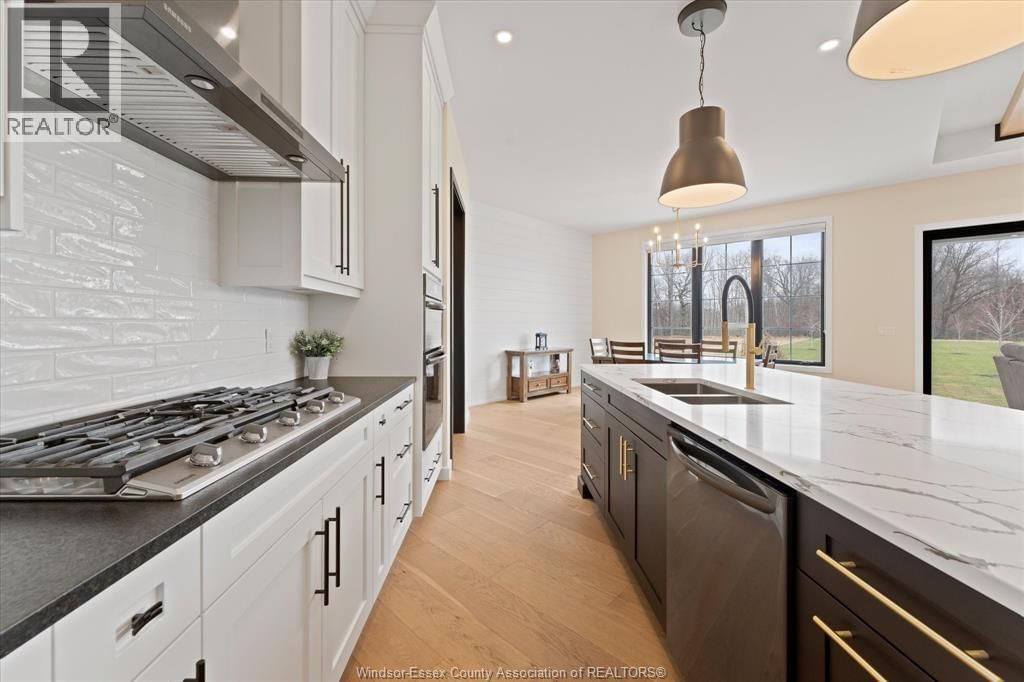 16 YORK BOULEVARD Image 15