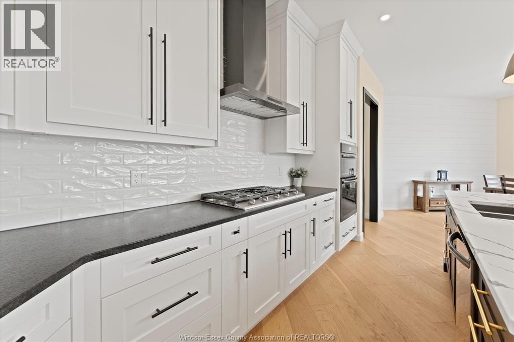 16 YORK BOULEVARD Image 16