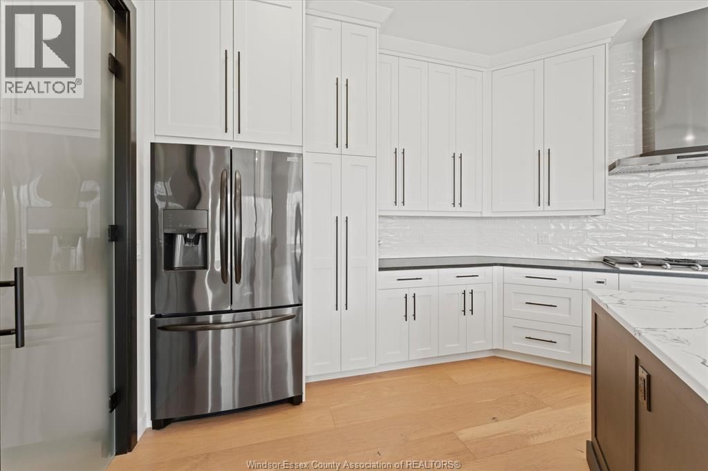 16 YORK BOULEVARD Image 17