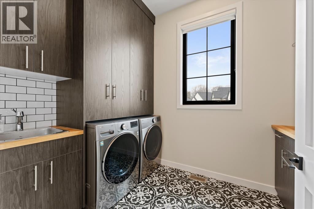 16 YORK BOULEVARD Image 20