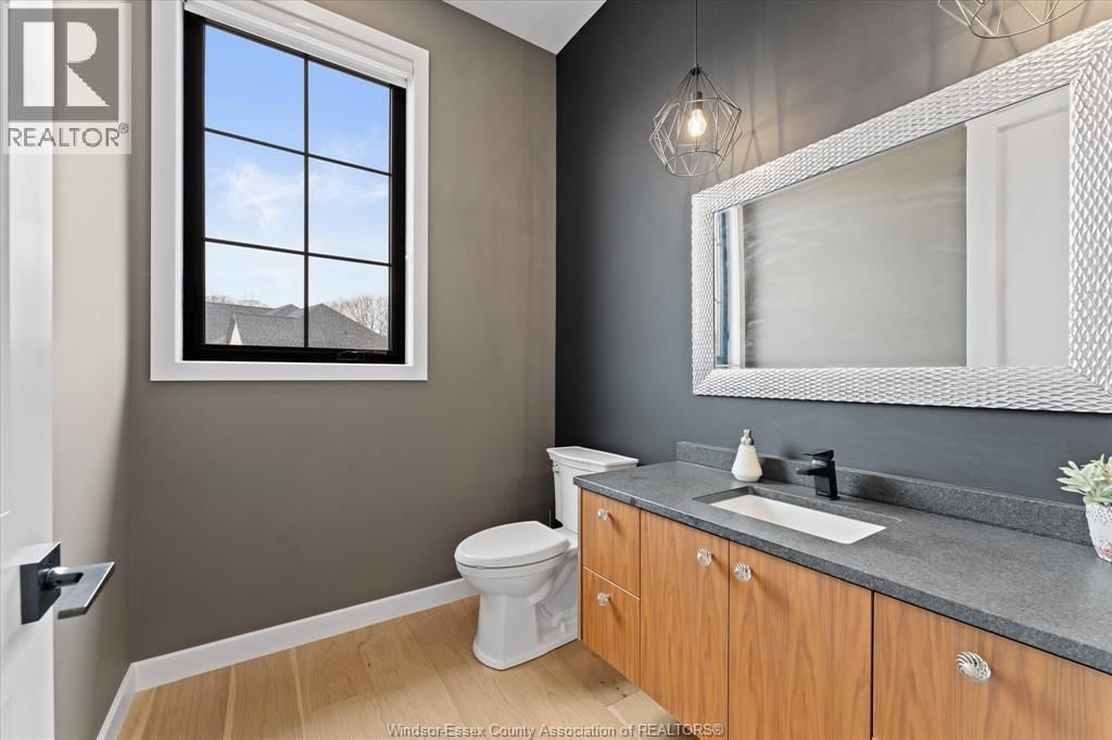 16 YORK BOULEVARD Image 21