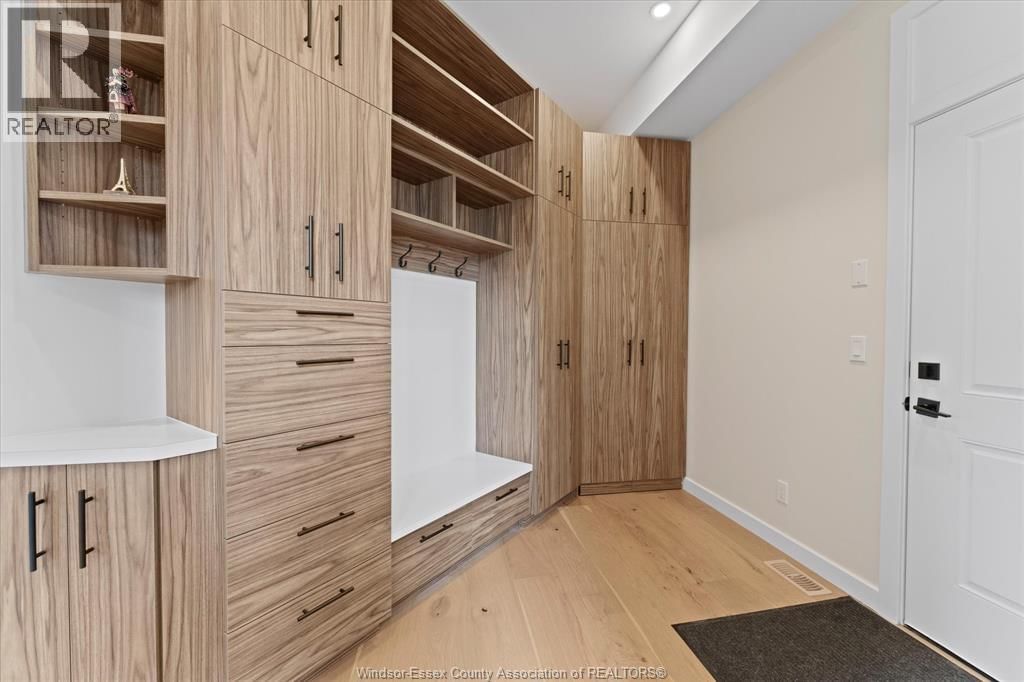 16 YORK BOULEVARD Image 22