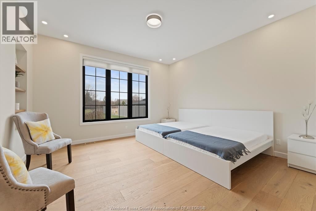 16 YORK BOULEVARD Image 23