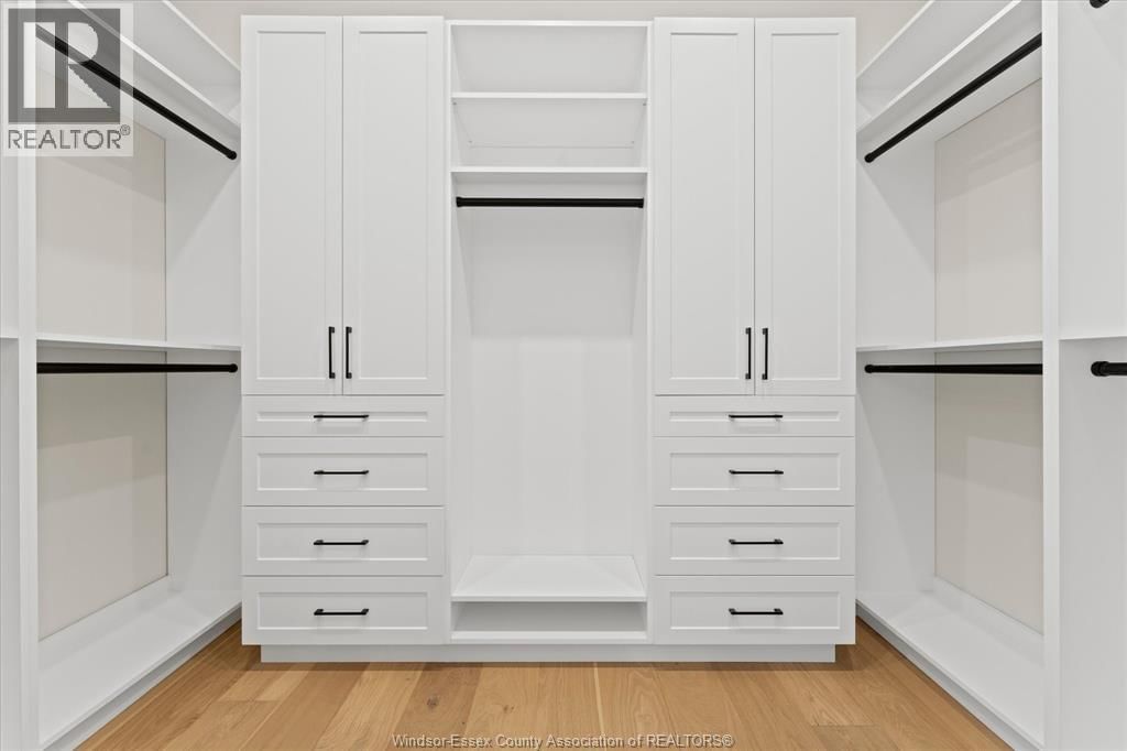 16 YORK BOULEVARD Image 24