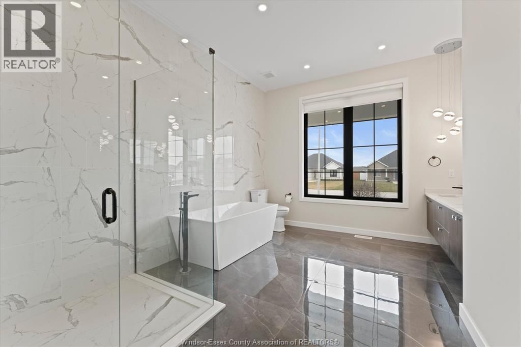 16 YORK BOULEVARD Image 25