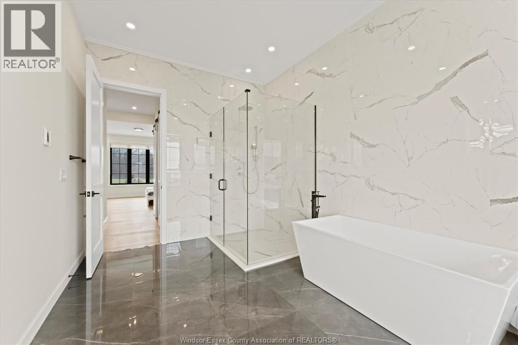 16 YORK BOULEVARD Image 27