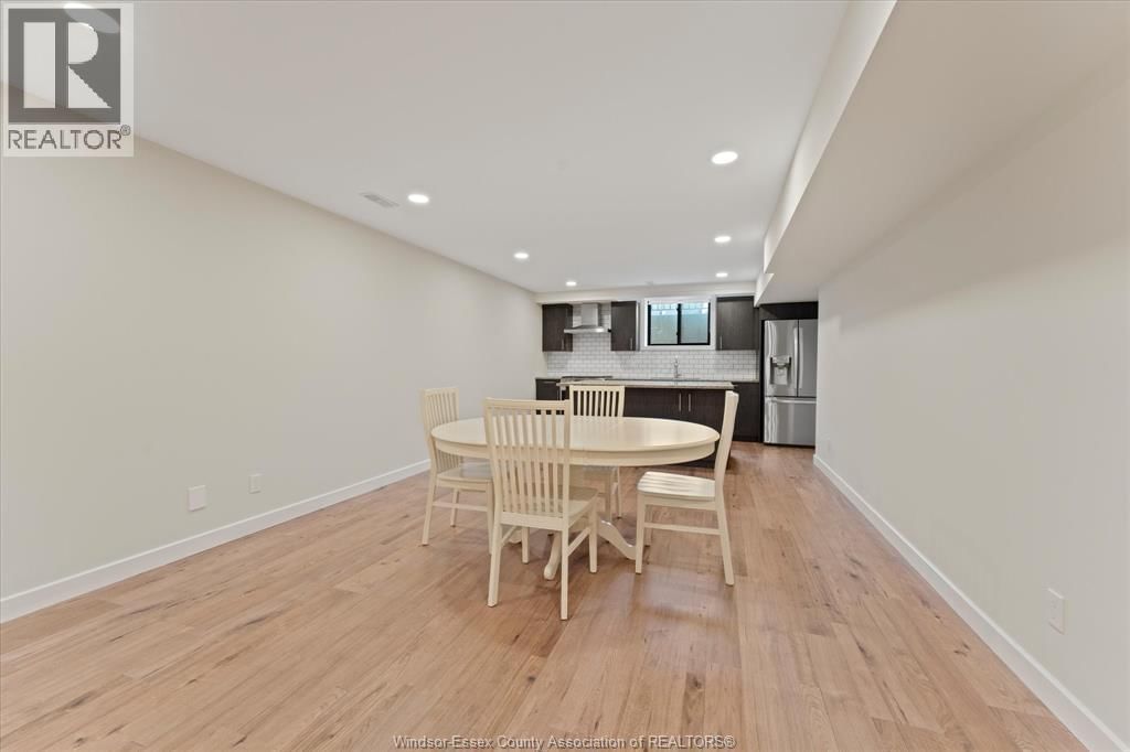 16 YORK BOULEVARD Image 36